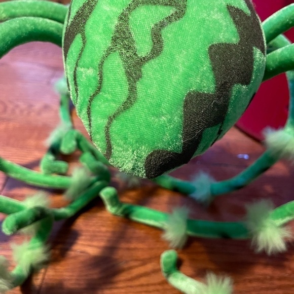 Large Green And Black Spider With Adjustable Legs For Halloween - Picture 10 of 13